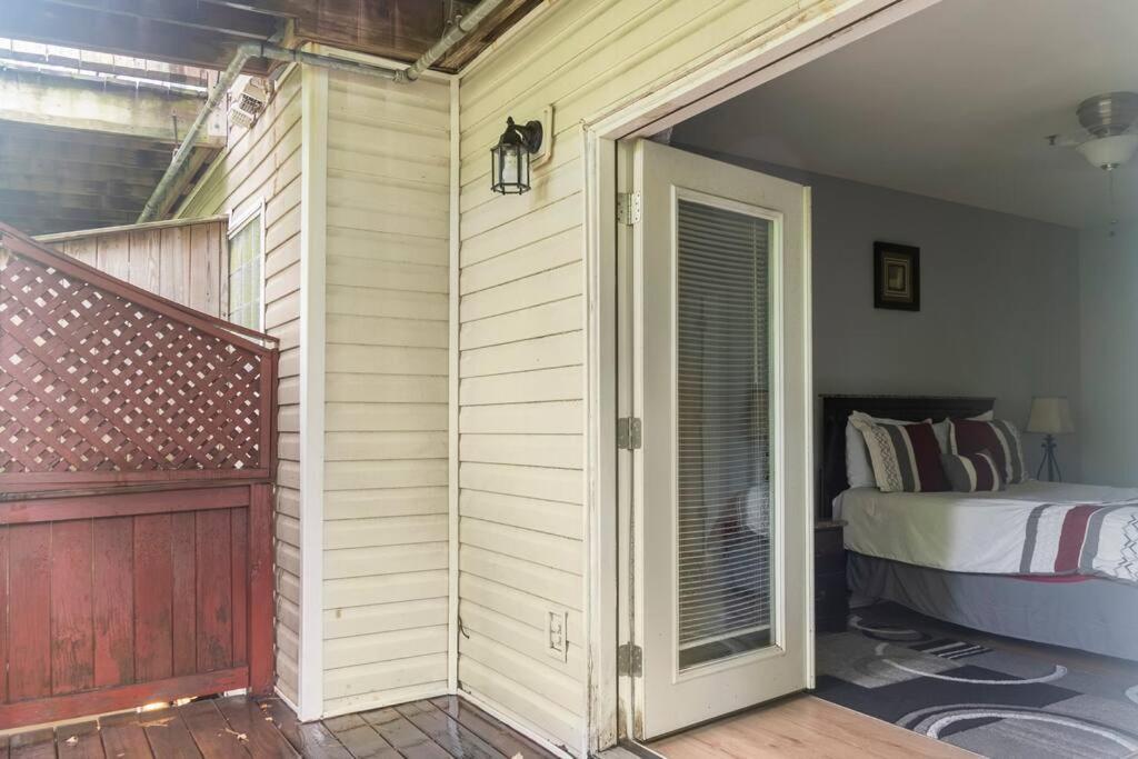 Private Room Balcony And Bathroom In Charleston Extérieur photo